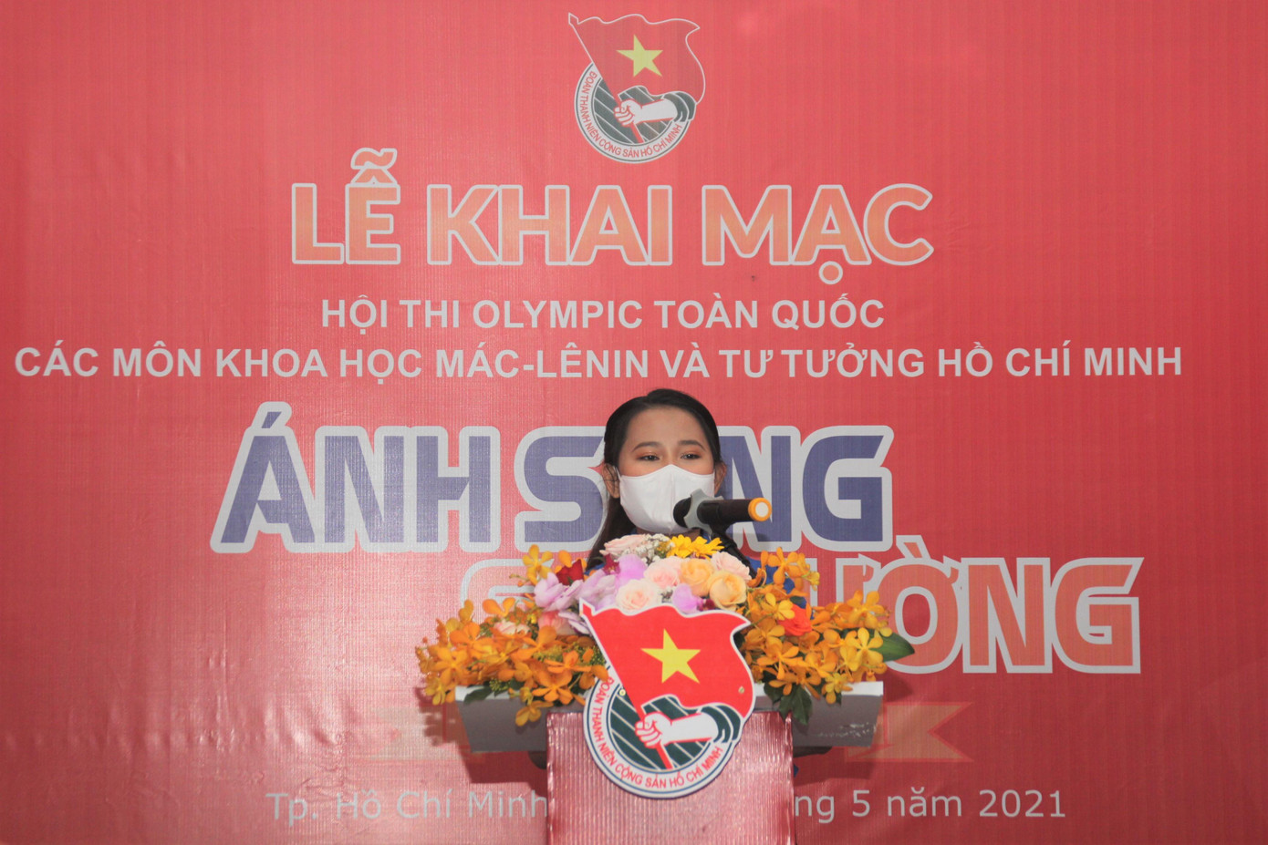 Sinh viên Nguyễn Huỳnh Trang Nhã phát biểu hưởng ứng hội thi Sinh viên Nguyễn Huỳnh Trang Nhã phát biểu hưởng ứng hội thi