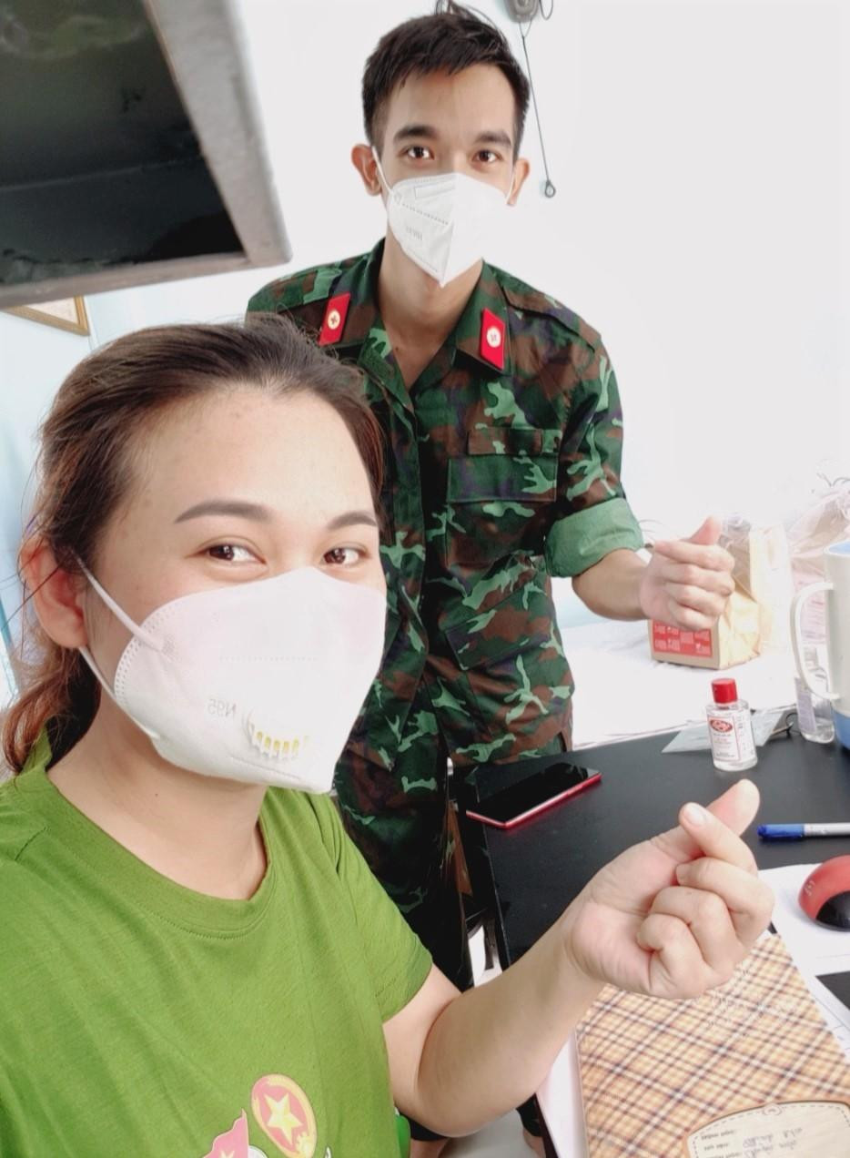 Hiện tại, Nhật Lệ cùng sự hỗ trợ của các y bác sỹ từ Học viện Quân y đã tham gia ứng cứu các trường hợp bệnh nhân F0 nguy kịch (Ảnh: NVCC) Hiện tại, Nhật Lệ cùng sự hỗ trợ của các y bác sỹ từ Học viện Quân y đã tham gia ứng cứu các trường hợp bệnh nhân F0 nguy kịch (Ảnh: NVCC)