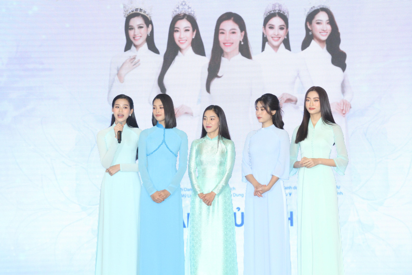 Các Hoa hậu bày tỏ mong muốn được góp sức mình vào các hoạt động nhân ái, sẻ chia với những mảnh đời khó khăn Các Hoa hậu bày tỏ mong muốn được góp sức mình vào các hoạt động nhân ái, sẻ chia với những mảnh đời khó khăn