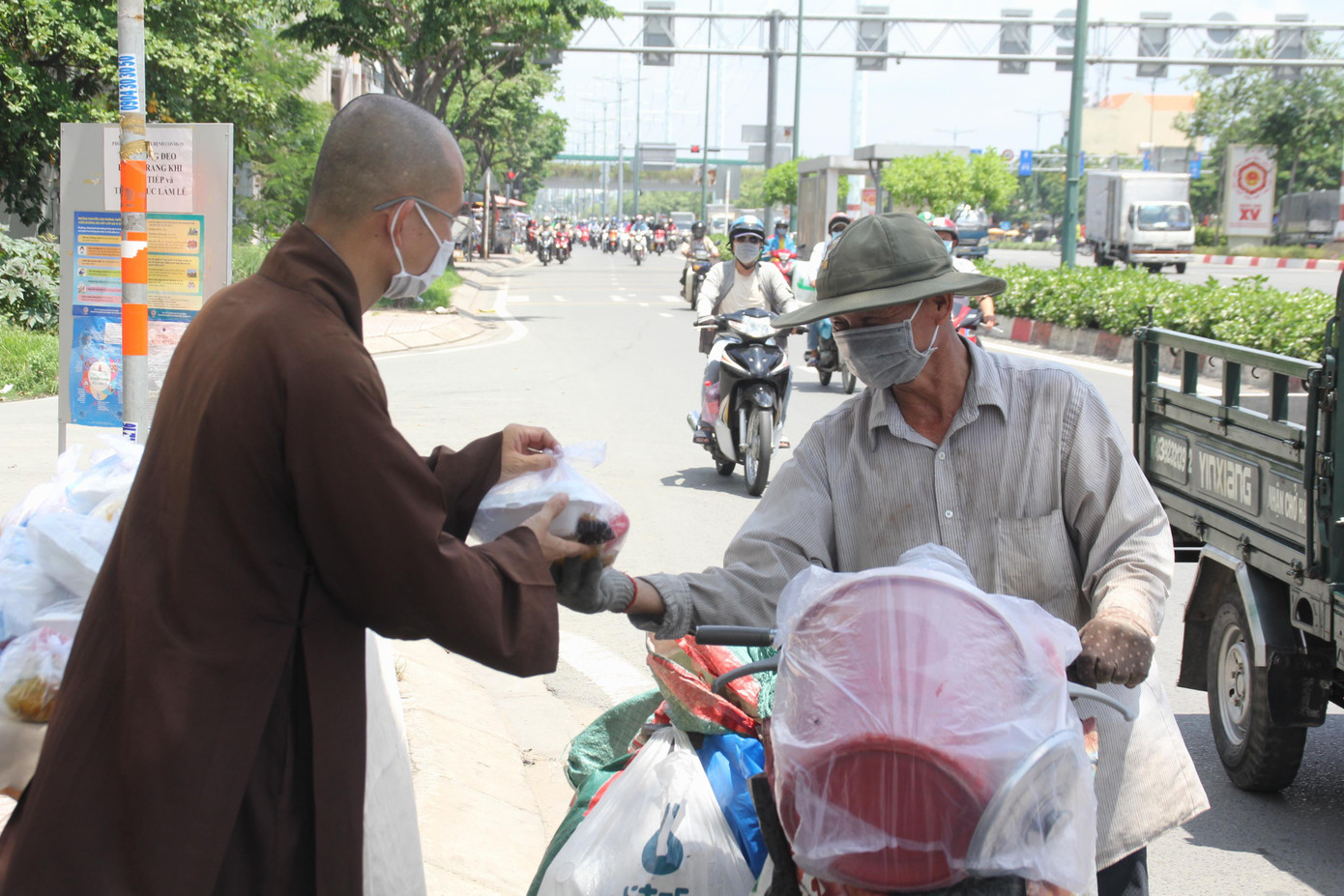 CẬP NHẬT DỊCH 4/6: TPHCM xét nghiệm hơn 320.000 người, mở rộng các khu cách ly ảnh 20 CẬP NHẬT DỊCH 4/6: TPHCM xét nghiệm hơn 320.000 người, mở rộng các khu cách ly ảnh 20