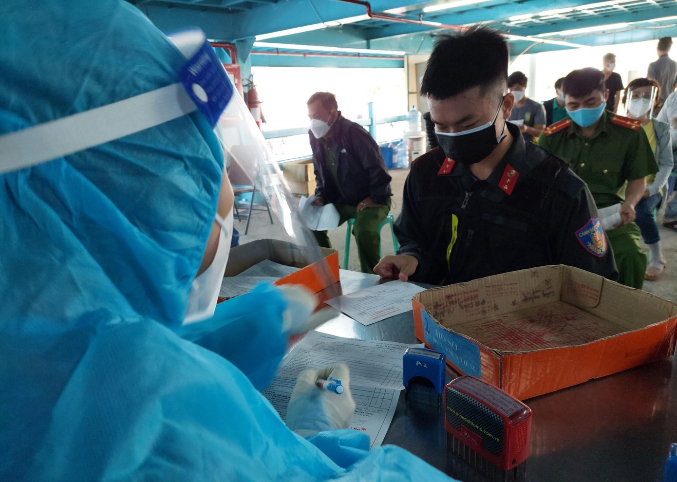 Chiến sĩ Phạm Hoàng Hải Nam - Cảnh sát cơ động quận 1 cho biết anh đã hoàn tất 2 mũi được gần 5 tháng.