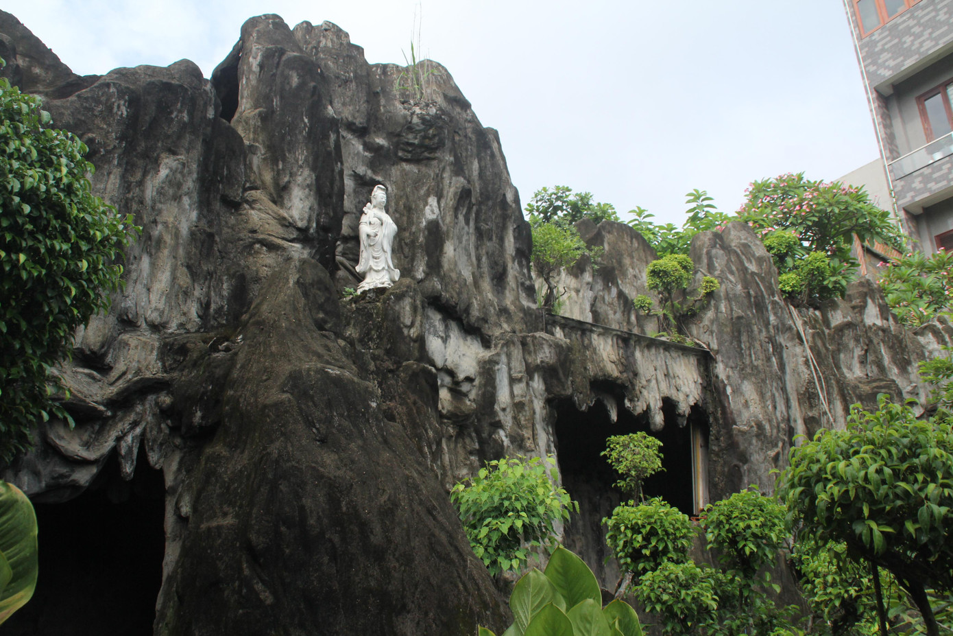 Phục dựng khu núi Bạch Mã