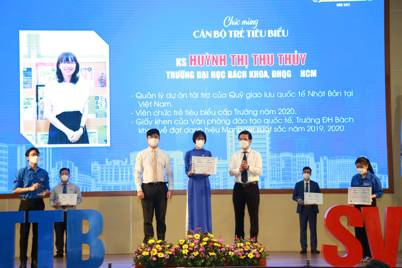 Đây là những nhà giáo, cán bộ trẻ, giỏi, là nòng cốt thúc đẩy sự phát triển trong hoạt động nghiên cứu khoa học, giảng dạy tại ĐHQG.