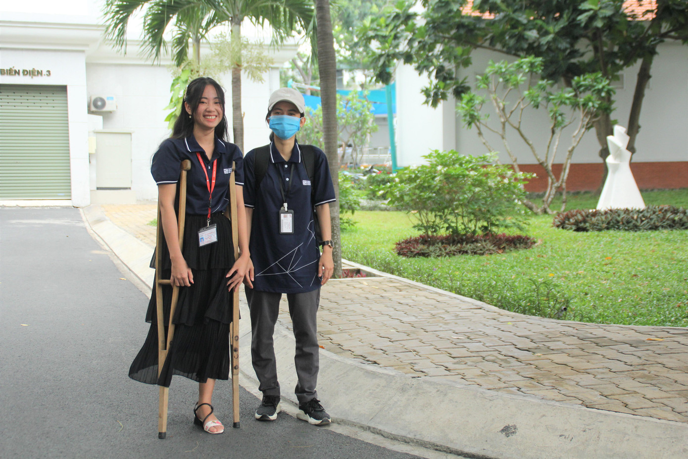 &quot;Nhung là người có ý chí, nghị lực cao. Dù thể chất, sức khỏe không bằng nhiều bạn, nhưng Nhung luôn nỗ lực trong học tập, đi học thường xuyên chứ không vắng học như một số bạn bình thường khác&quot;, Thanh Trang chia sẻ.