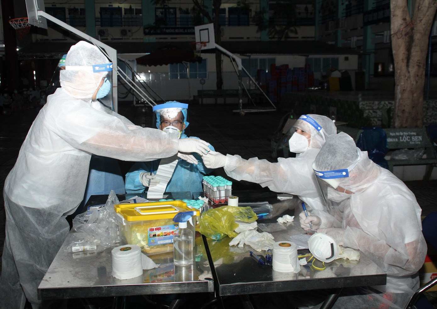 Đăng Nguyên và Ngọc Hà hỗ trợ công việc cho nhau Đăng Nguyên và Ngọc Hà hỗ trợ công việc cho nhau