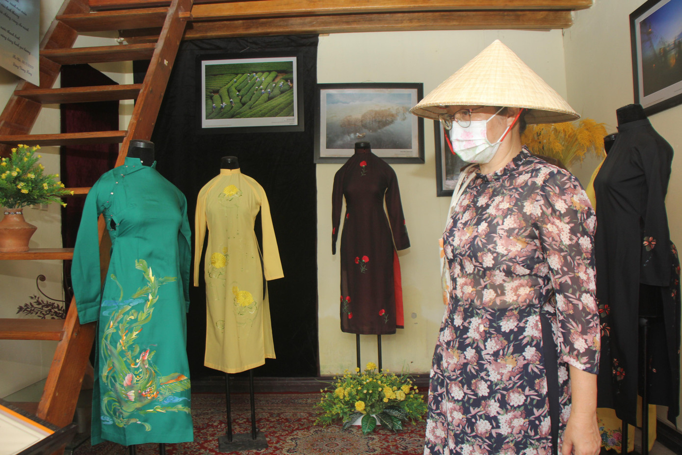 Không gian trưng bày chuyên đề "Đường kim mũi chỉ" vừa ra mắt, đặc biệt phục vụ nhân dịp 20/10 và 20/11 sắp đến.