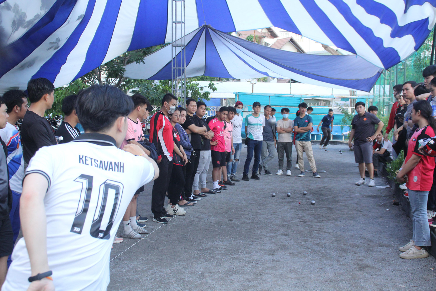 Tranh tài ném bi sắt