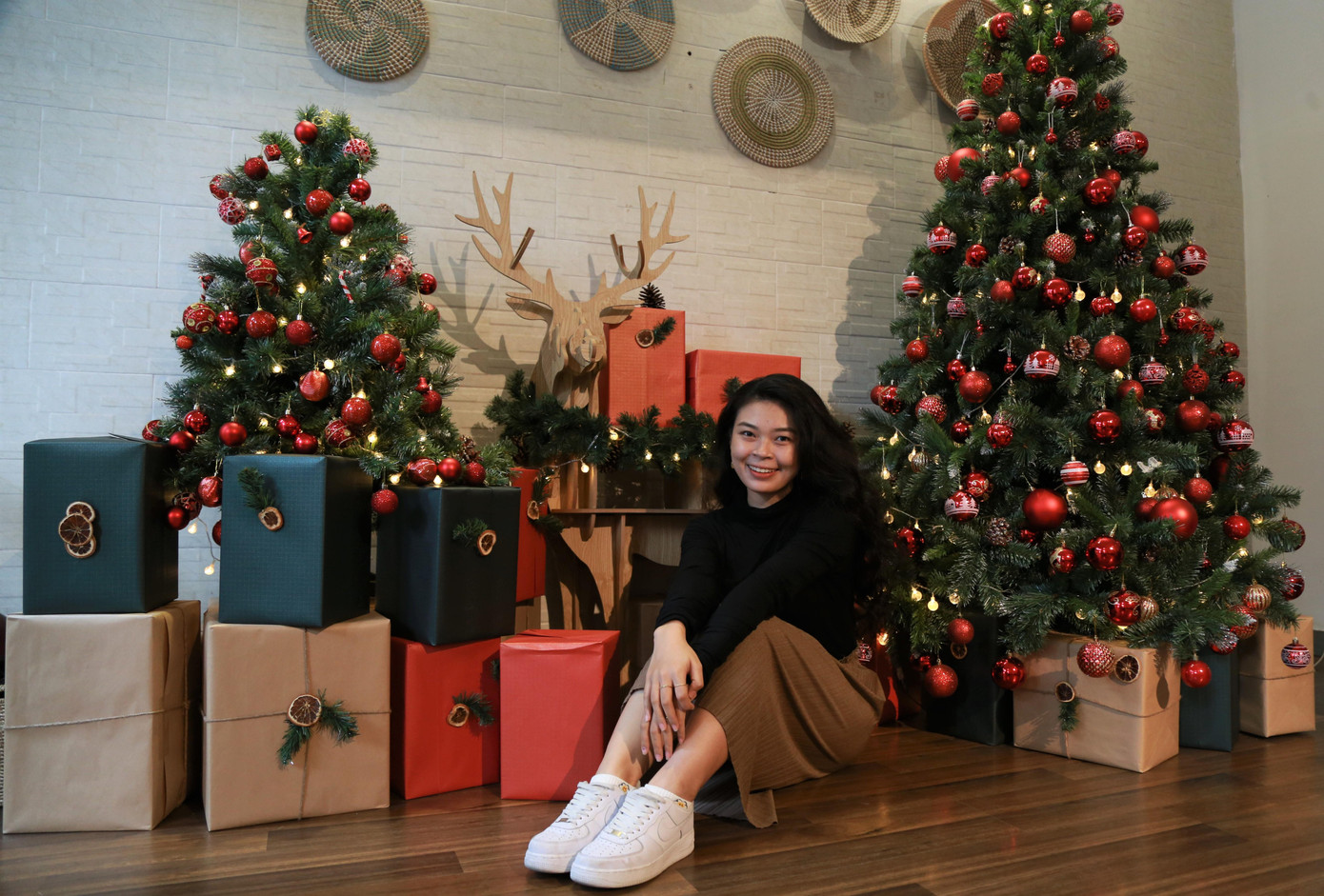 &quot;Để tránh các nguy cơ dịch bệnh, mình tính sẽ không đi chơi đúng dịp Noel vì biết lúc đó sẽ có rất đông người. Hiện nhiều quán cũng đông người và nếu đến quán nào thấy đông quá thì tụi mình sẽ đổi sang chỗ khác để không phải tiếp xúc quá nhiều người cùng lúc&quot;, Hạ Vy chia sẻ.