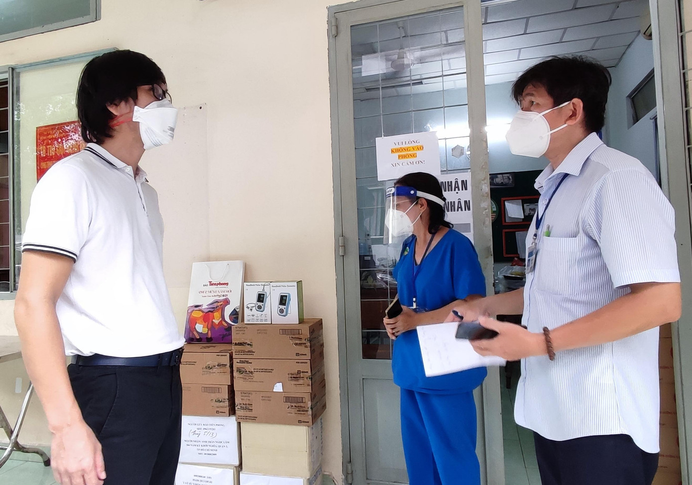 Hiện nay, Bệnh viện Nhi đồng đang thiếu thốn các trang thiết bị hỗ trợ công tác điều trị, chăm lo bệnh nhân COVID. Hiện nay, Bệnh viện Nhi đồng đang thiếu thốn các trang thiết bị hỗ trợ công tác điều trị, chăm lo bệnh nhân COVID.