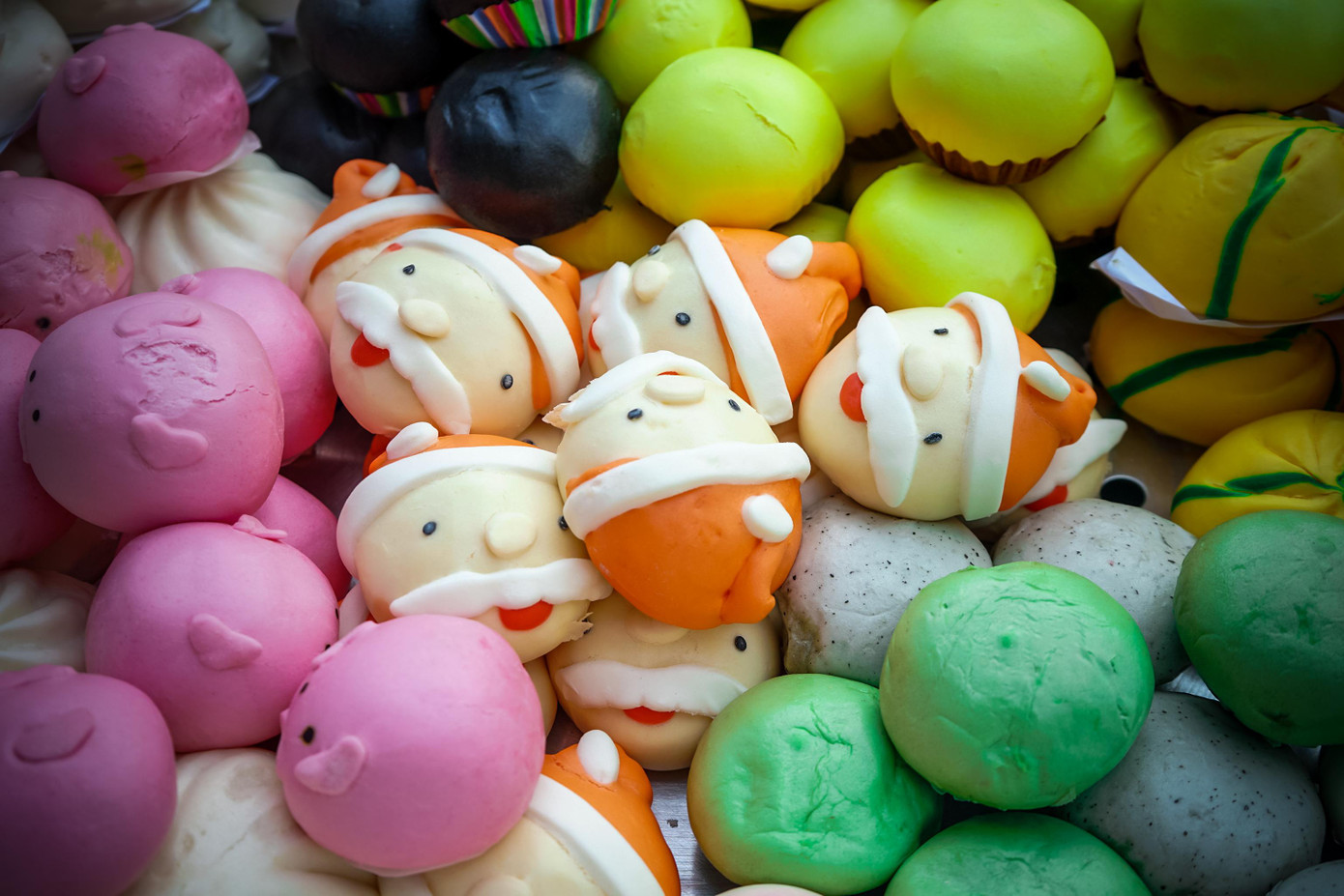 Mẫu bánh bao này ra mắt được hơn một tháng và được nhiều tiểu thương tại TPHCM nhập về bán, nhanh chóng gây ấn tượng với các bạn trẻ Sài Gòn.