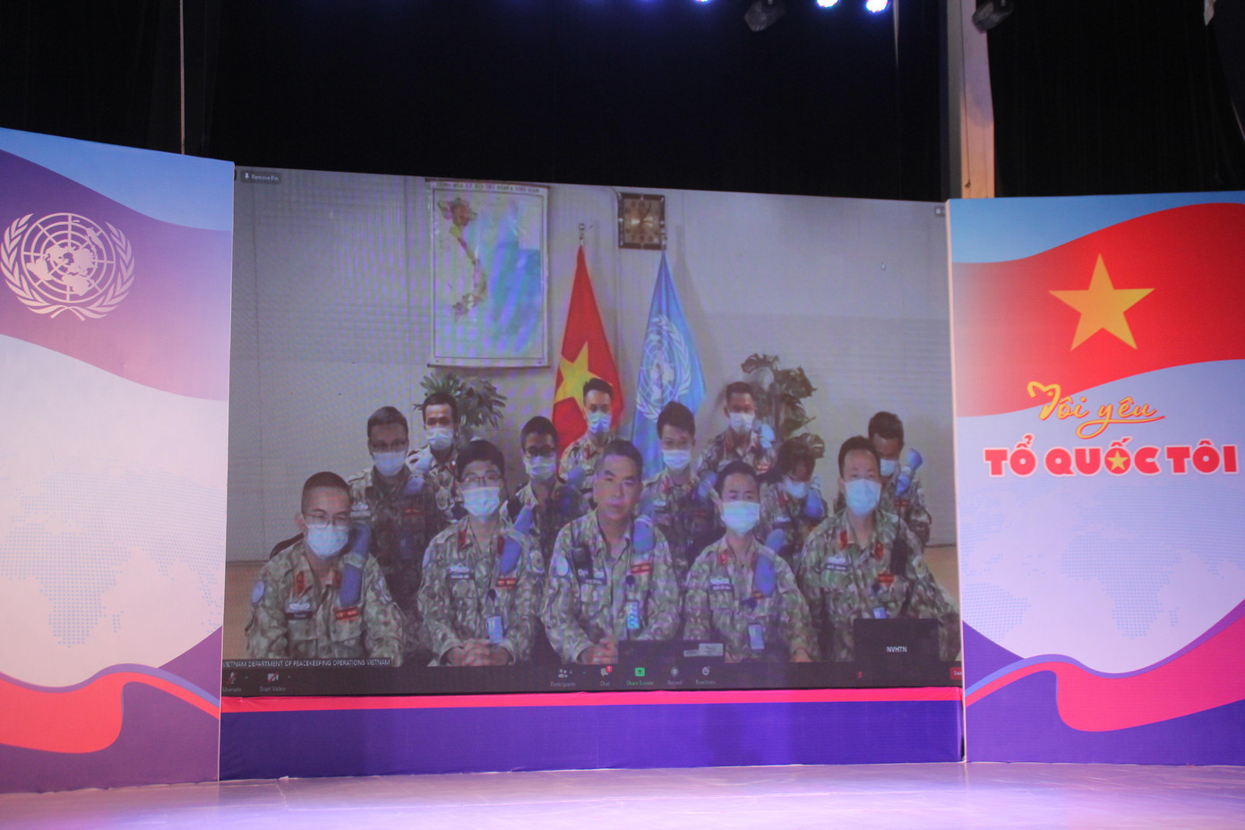 Cán bộ, chiến sỹ tại Phái bộ Gìn giữ hòa bình Nam Sudan trò chuyện trực tuyến với đồng đội, người thân tại TPHCM thông qua sóng trực tuyến Cán bộ, chiến sỹ tại Phái bộ Gìn giữ hòa bình Nam Sudan trò chuyện trực tuyến với đồng đội, người thân tại TPHCM thông qua sóng trực tuyến