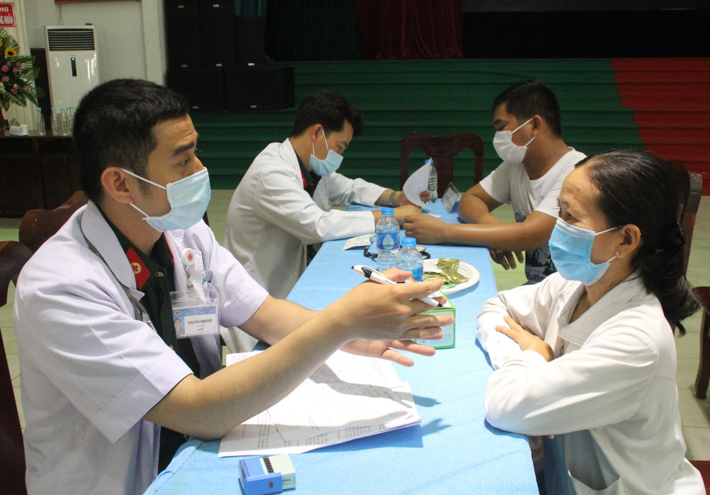 Hướng đến chào mừng kỷ niệm 145 năm Ngày Quốc tế Lao động (1/5/1886 - 1/5/2021), chương trình khám bệnh, tặng quà là hoạt động thiết thực dành tặng các anh chị thanh niên, công nhân, những người lao động đã miệt mài đóng góp vào sự phát triển kinh tế của bản thân, gia đình, góp phần dựng xây quê hương, đất nước