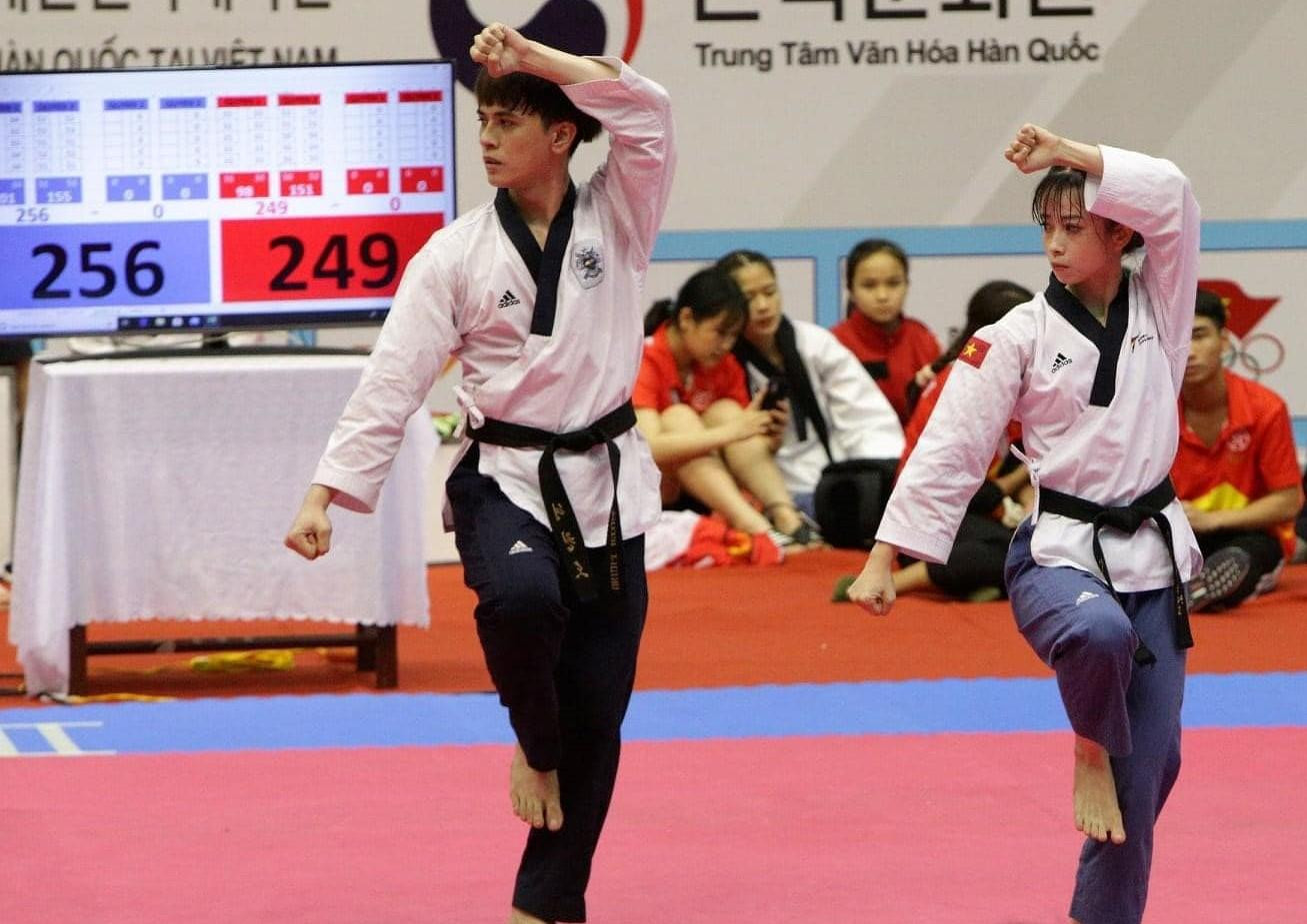 Châu Tuyết Vân tham gia giải Vô địch Câu lạc bộ Taekwondo toàn quốc vừa diễn ra ở Quảng Nam Châu Tuyết Vân tham gia giải Vô địch Câu lạc bộ Taekwondo toàn quốc vừa diễn ra ở Quảng Nam