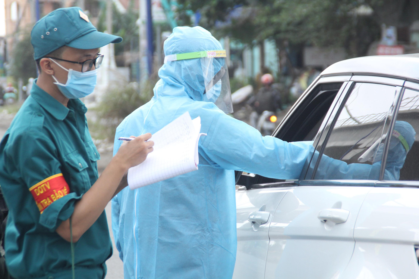 Bố trí nhân sự thường xuyên để kiểm soát các phương tiện lưu thông qua khu vực cửa ngõ thành phố Bố trí nhân sự thường xuyên để kiểm soát các phương tiện lưu thông qua khu vực cửa ngõ thành phố