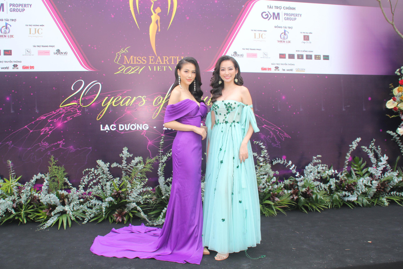 Miss Earth Vietnam 2007, người mẫu Trương Tri Trúc Diễm (phải) đọ sắc cùng Hoa hậu Phương Khánh