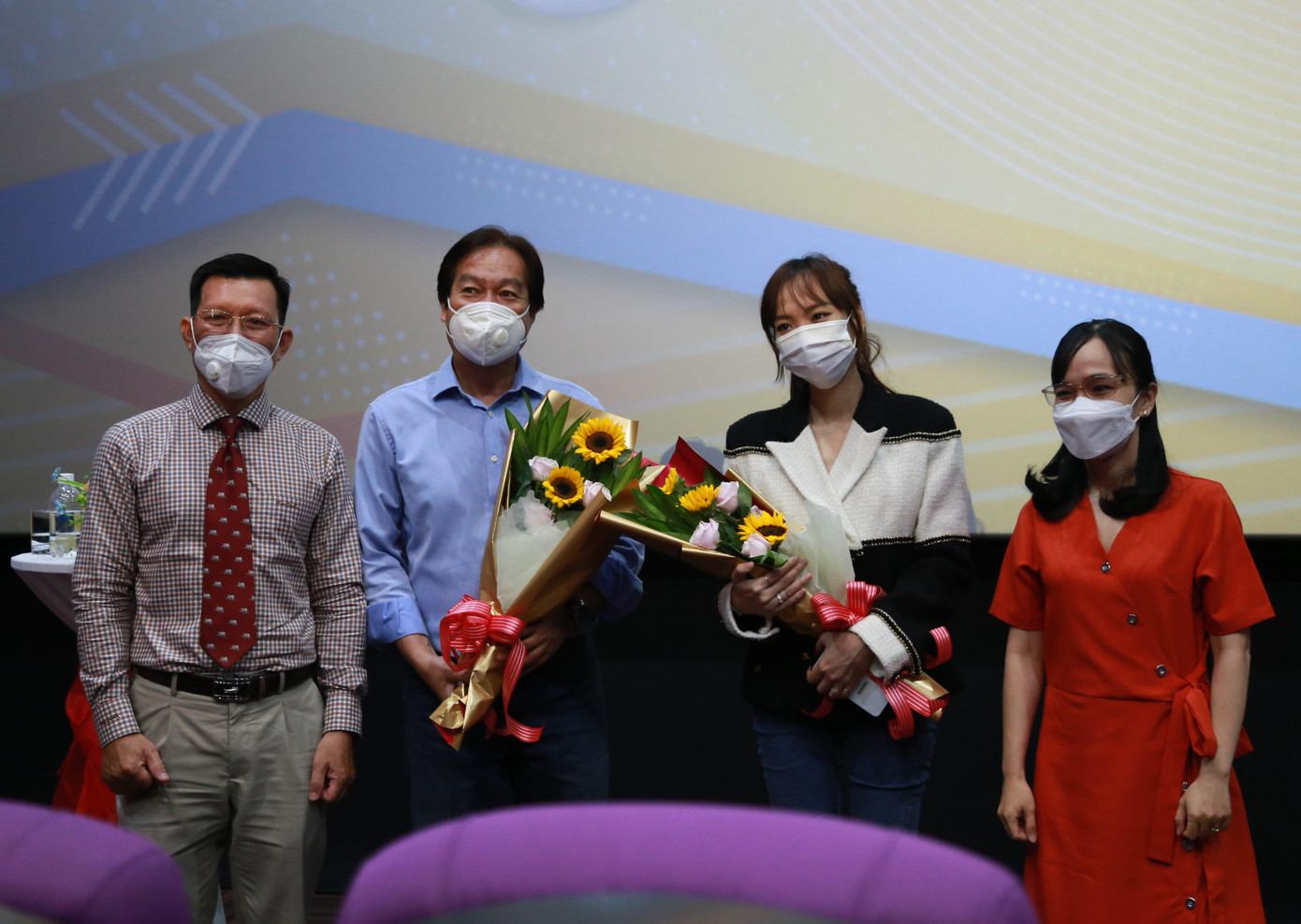 Đại diện Ban giám khảo tại buổi họp báo giới thiệu Liên hoan phim. Đại diện Ban giám khảo tại buổi họp báo giới thiệu Liên hoan phim.