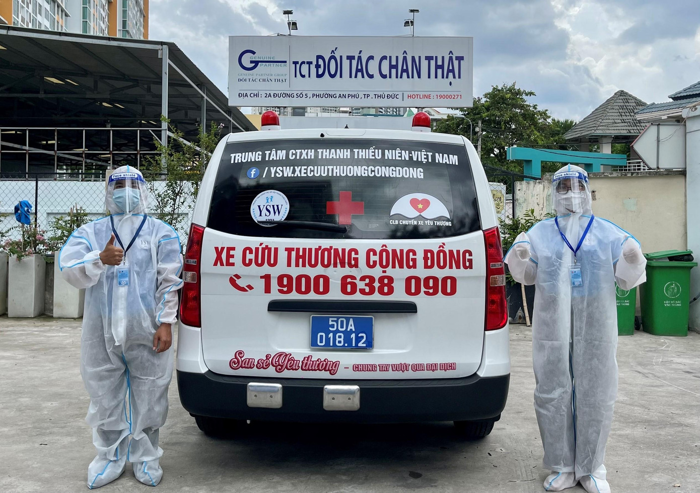 "Xe cứu thương cộng đồng" đồng hành hỗ trợ bệnh nhân COVID-19. "Xe cứu thương cộng đồng" đồng hành hỗ trợ bệnh nhân COVID-19.