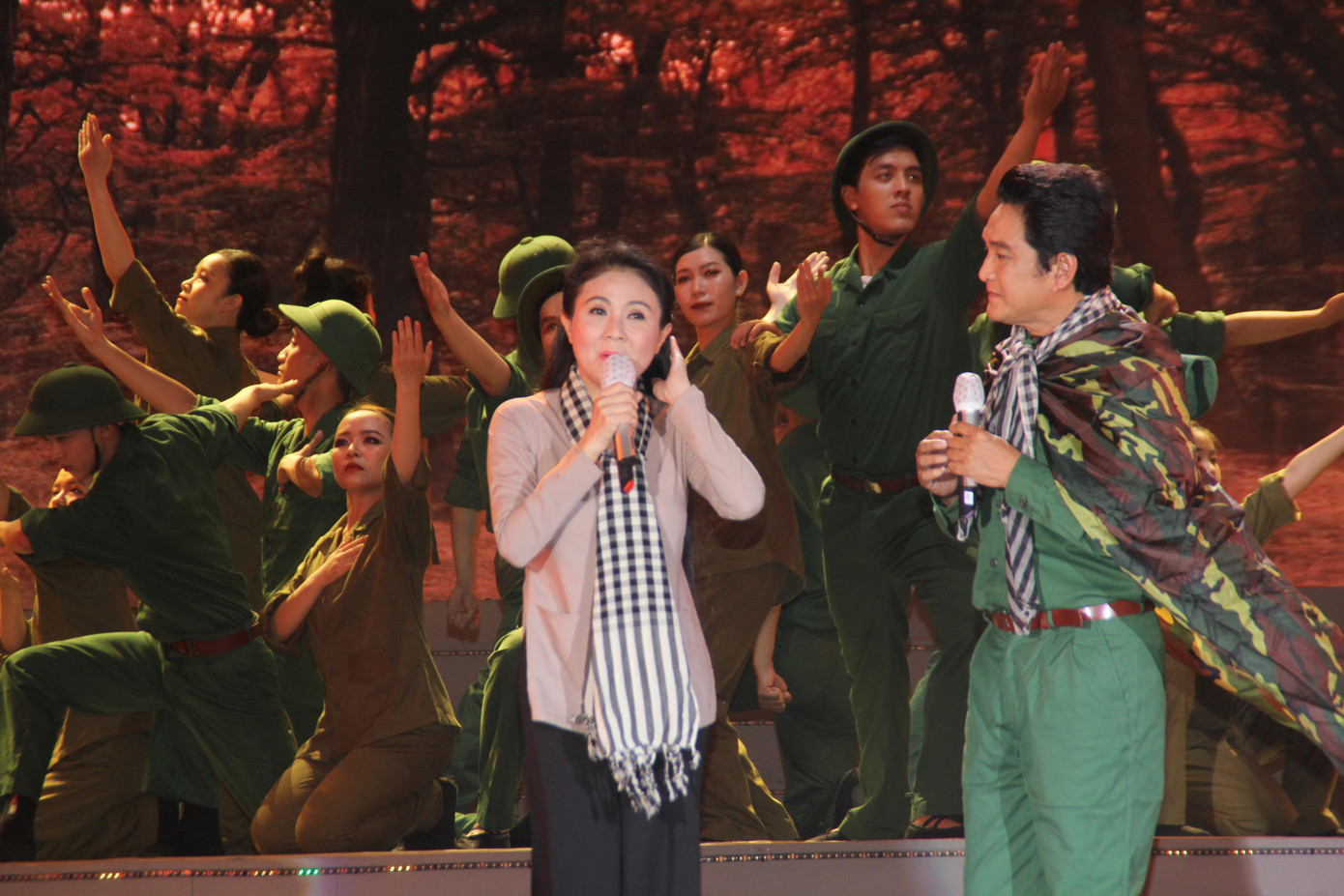 NSND Thanh Ngân kết hợp cùng NSƯT Trọng Phúc với bài tân cổ giao duyên "Lời người ra đi"