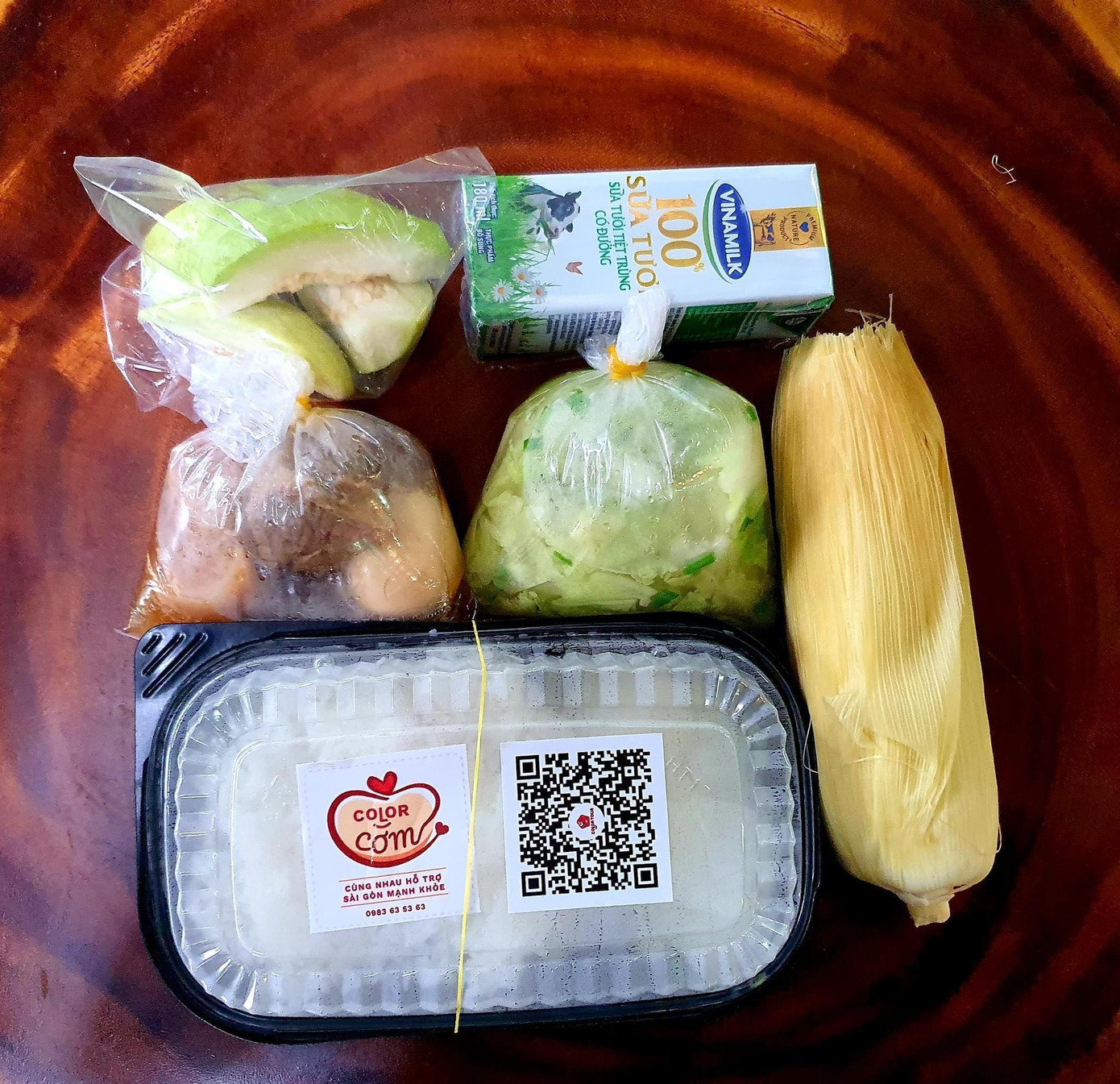 Một phần cơm yêu thương do nhóm bếp Yến Nhung tham gia gửi đến lực lượng tuyến đầu chống dịch và những nơi cần. Một phần cơm yêu thương do nhóm bếp Yến Nhung tham gia gửi đến lực lượng tuyến đầu chống dịch và những nơi cần.