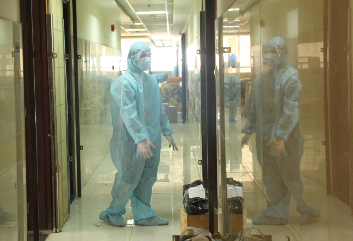 Ngoài tiếp tế nhu yếu phẩm, các chiến sỹ, quân nhân cũng đóng vai trò như một "tổng đài" khi sẵn sàng tiếp nhận yêu cầu hỗ trợ khẩn về y tế. Ngoài tiếp tế nhu yếu phẩm, các chiến sỹ, quân nhân cũng đóng vai trò như một "tổng đài" khi sẵn sàng tiếp nhận yêu cầu hỗ trợ khẩn về y tế.