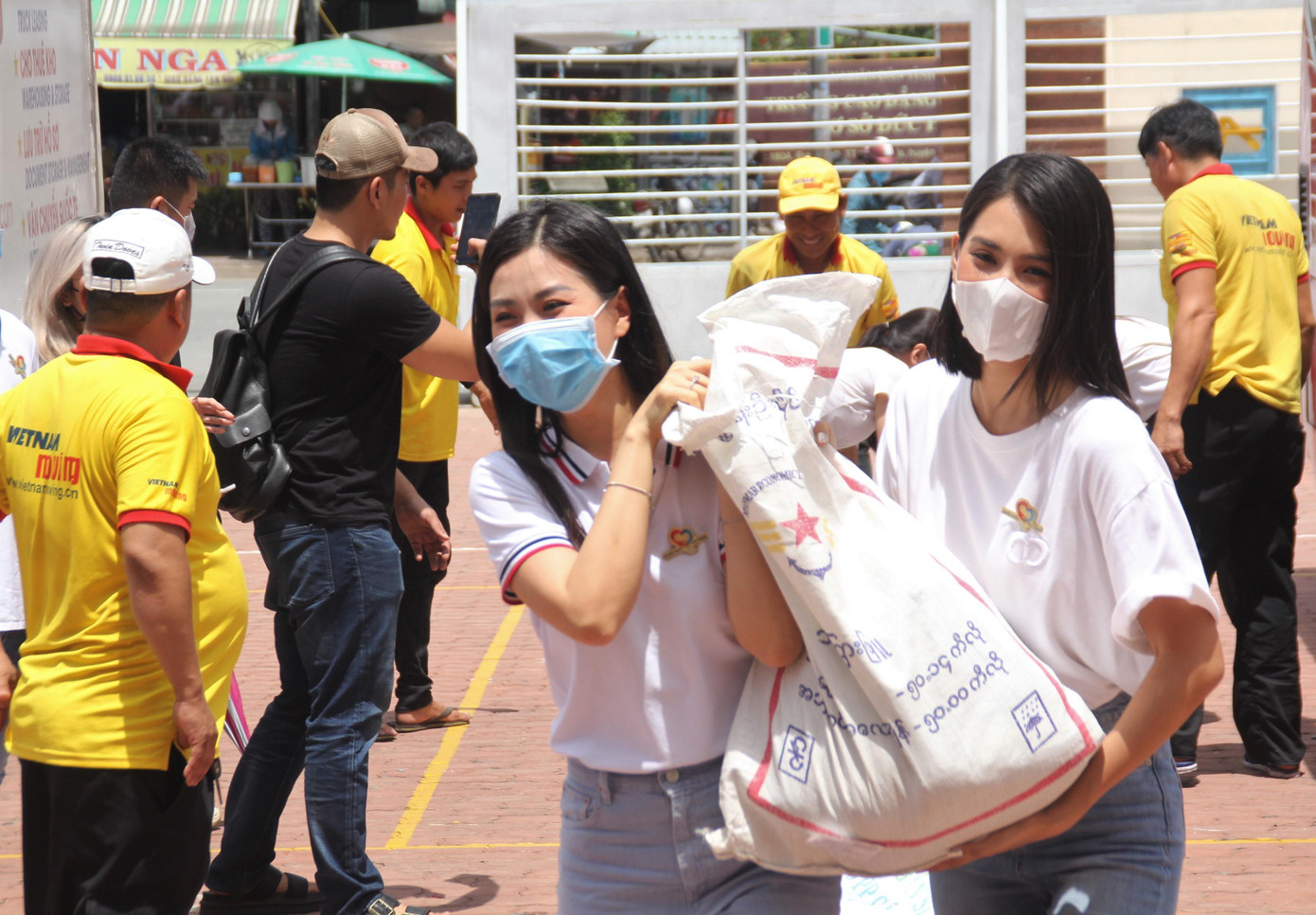 Với vai trò đại sứ các hoạt động, dự án nhân ái, các Hoa, Á hậu đang khẳng định vai trò của mình trong việc huy động, tập trung các nguồn lực thực hiện nhiều chương trình nhân ái giúp người dân vượt khó vươn lên