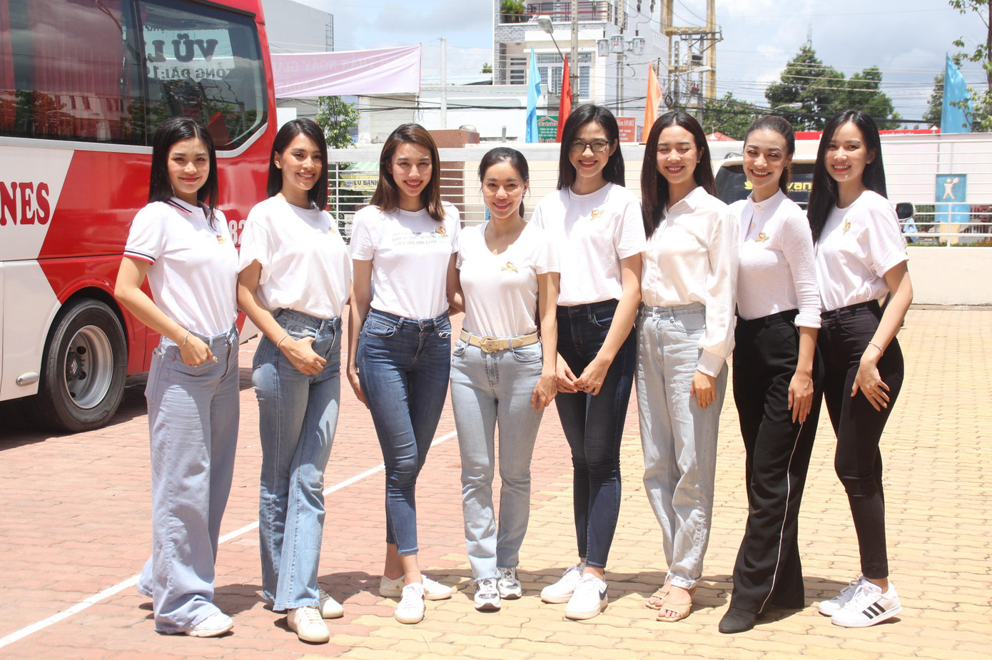 Chương trình khám bệnh, tặng quà tại huyện Đức Hòa là hoạt động đầu tiên diễn ra sau ngày ra mắt CLB từ thiện Suối mát từ tâm - địa chỉ thiện nguyện có sự đồng hành, góp sức của các Hoa, Á hậu.