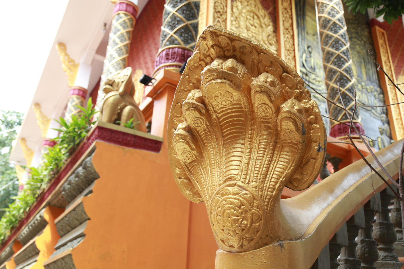 Hình tượng rắn Naga gắn liền với những ngôi chùa của người Khmer.
