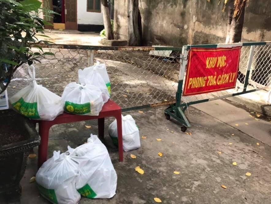 Những ngày này, các bạn cũng tiếp nhận và đi chợ giúp khi bà con bị cách ly. Những ngày này, các bạn cũng tiếp nhận và đi chợ giúp khi bà con bị cách ly.