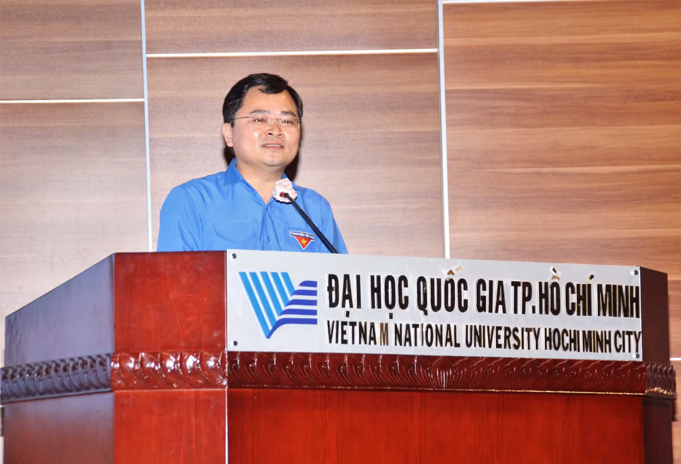 Bí thư thứ nhất T.Ư Đoàn Nguyễn Anh Tuấn phúc đáp ý kiến của các cử tri trẻ