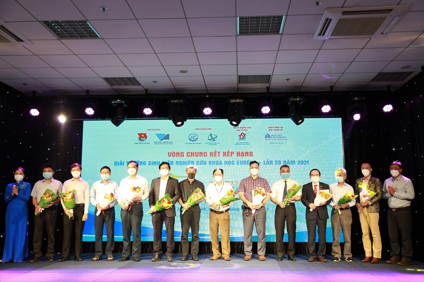 Hội đồng giám khảo tham gia chấm chọn giải ở 12 lĩnh vực tranh tài Hội đồng giám khảo tham gia chấm chọn giải ở 12 lĩnh vực tranh tài