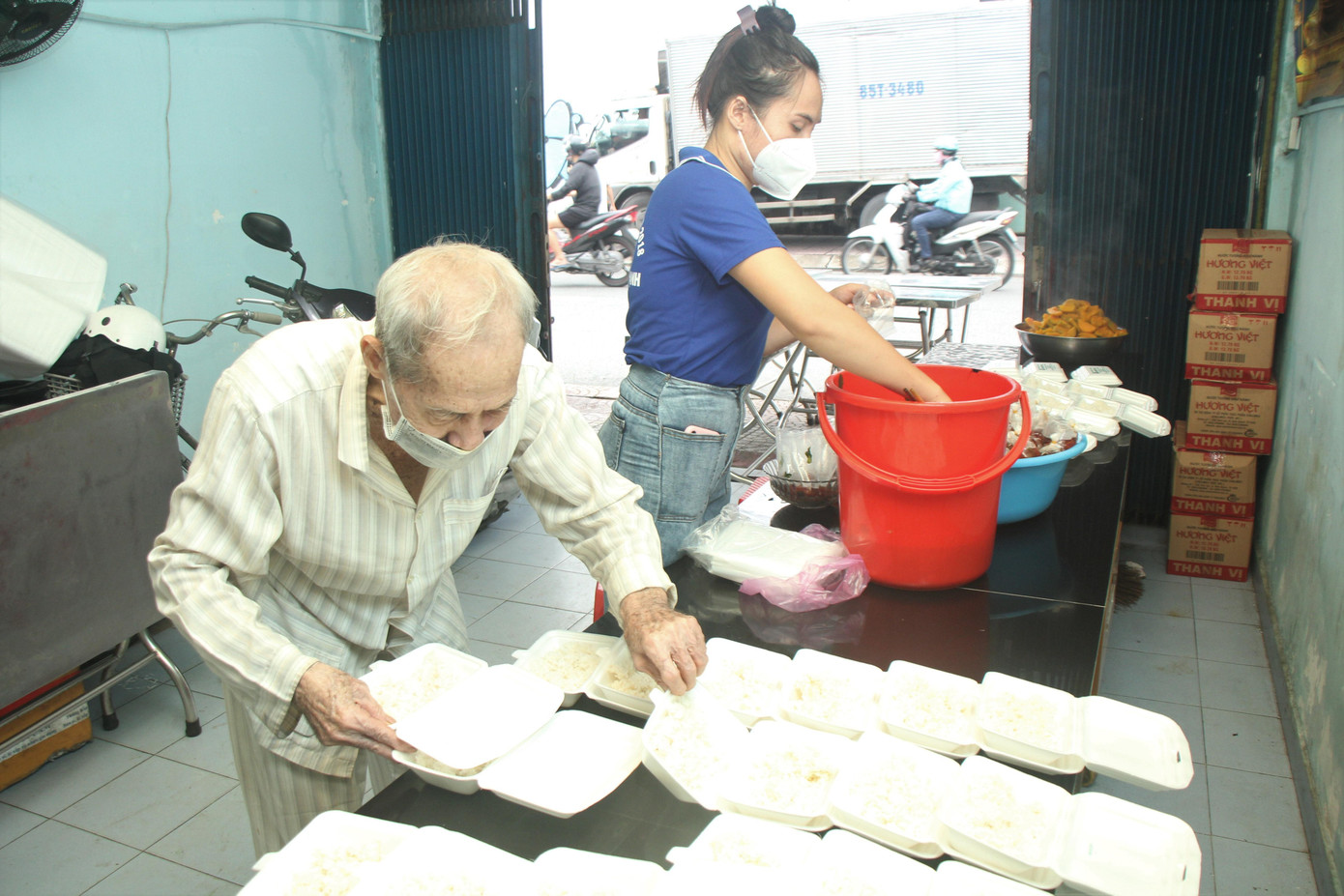 Cụ Hồng đã ngoài 80 tuổi - Ảnh: Ngô Tùng Cụ Hồng đã ngoài 80 tuổi - Ảnh: Ngô Tùng