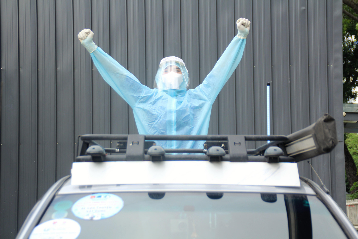 Đội hình xe khử khuẩn di động hiện là một trong số những đội hình phản ứng nhanh chủ lực của Thành Đoàn TPHCM tham gia công tác chống dịch trên địa bàn thành phố Đội hình xe khử khuẩn di động hiện là một trong số những đội hình phản ứng nhanh chủ lực của Thành Đoàn TPHCM tham gia công tác chống dịch trên địa bàn thành phố