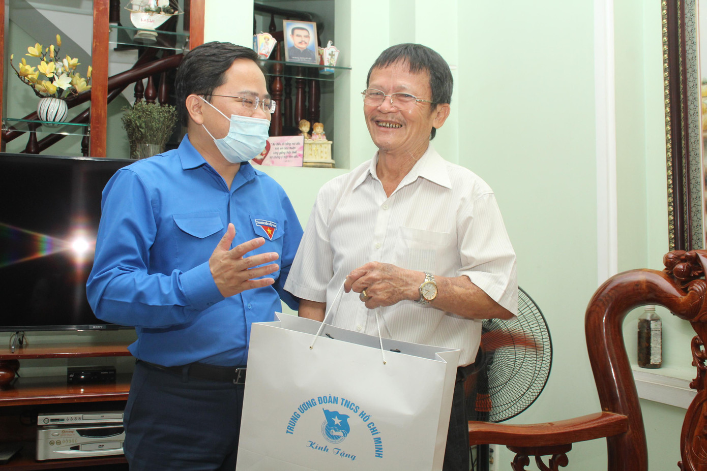 Bí thư thứ nhất T.Ư Đoàn Nguyễn Anh Tuấn ghi nhận những hành động nghĩa tình thiết thực mà ông Vinh dành cho người lao động cư ngụ tại khu lưu trú. Anh Tuấn cũng mong ông tiếp tục đồng hành, hỗ trợ bà con trong quá trình an cư lạc nghiệp, tiếp tục đóng góp vào công cuộc xây dựng thành phố Thủ Đức có chất lượng sống tốt, văn minh, hiện đại, nghĩa tình.