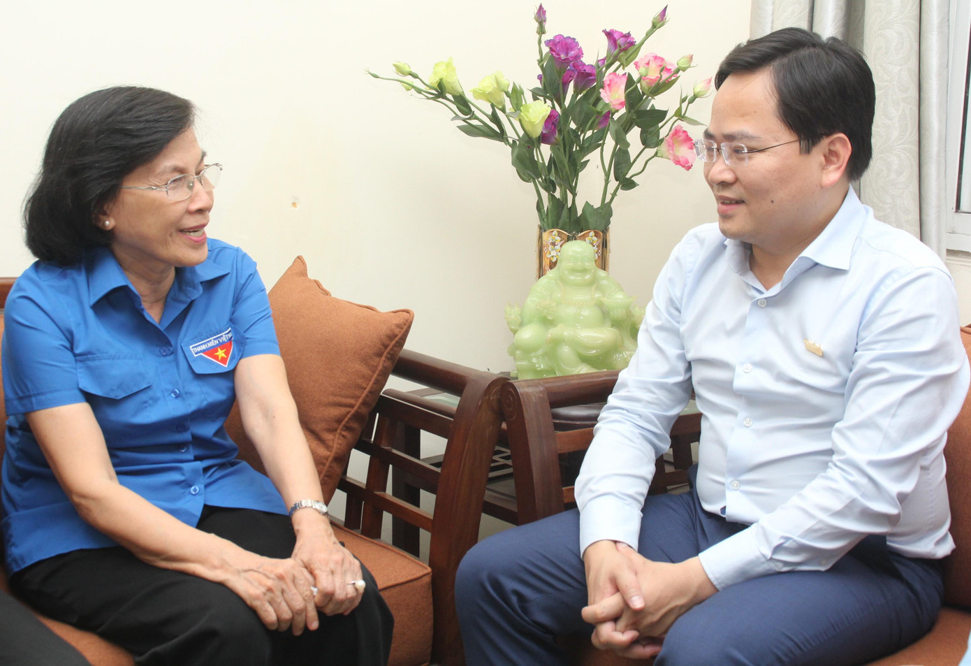 Anh Nguyễn Anh Tuấn đến thăm đồng chí Phạm Phương Thảo, nguyên Bí thư Trung ương Đoàn, nguyên Chủ tịch Hội đồng Đội Trung ương, nguyên Phó Bí thư Thành ủy, nguyên Chủ tịch HĐND TPHCM, nguyên Bí thư Thành Đoàn, nguyên Chủ tịch Hội đồng Đội TPHCM