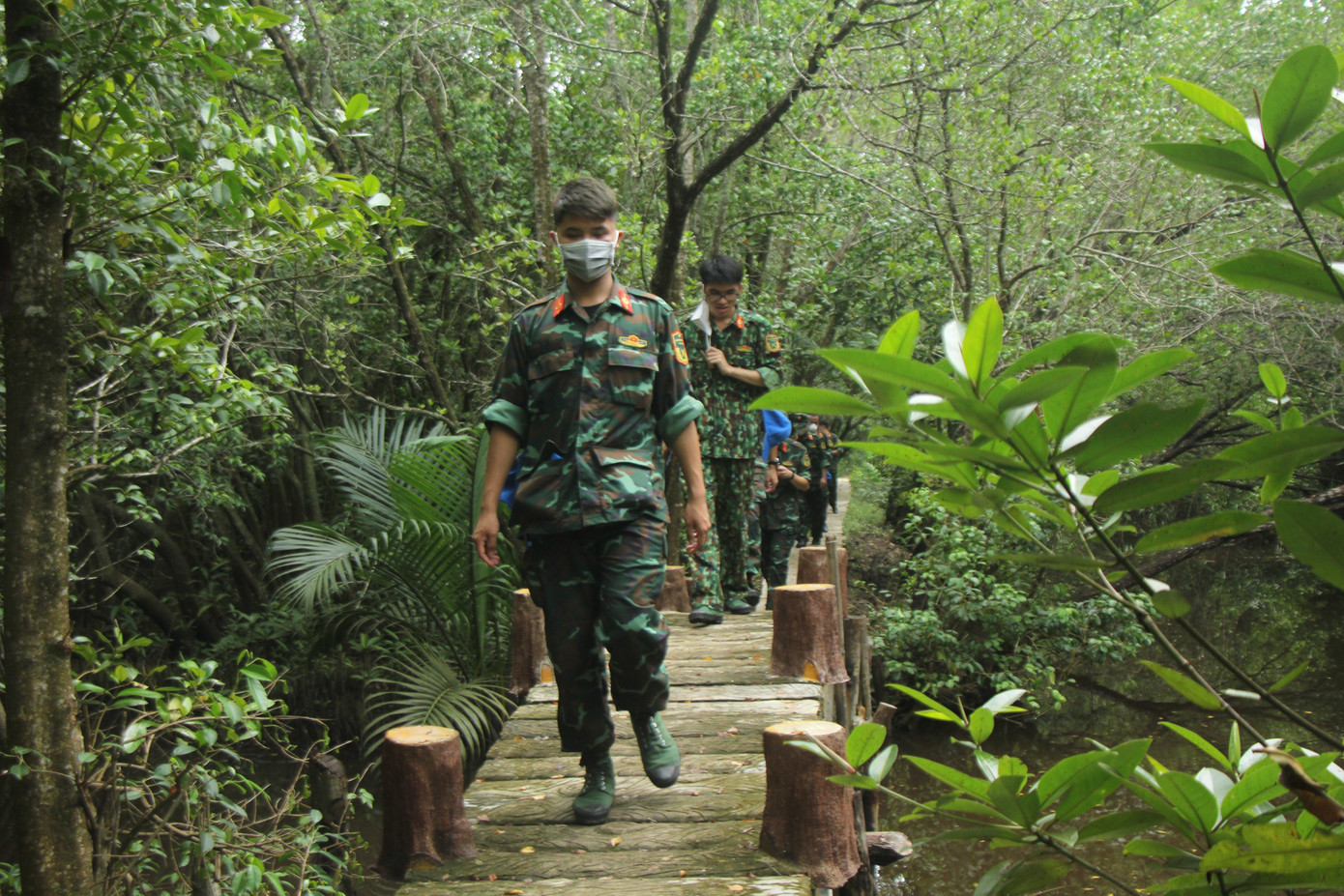 Hành trình đưa các vị khách đi vào tận vùng lõi của Khu dự trữ sinh quyển Cần Giờ gắn với những cảnh quan, khu bảo tồn động thực vật riêng có nơi đây. Hành trình đưa các vị khách đi vào tận vùng lõi của Khu dự trữ sinh quyển Cần Giờ gắn với những cảnh quan, khu bảo tồn động thực vật riêng có nơi đây.