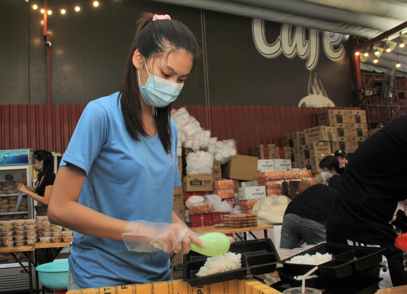 Á hậu Nguyễn Lê Ngọc Thảo cũng tích cực chia sẻ công việc cùng các anh chị em Á hậu Nguyễn Lê Ngọc Thảo cũng tích cực chia sẻ công việc cùng các anh chị em