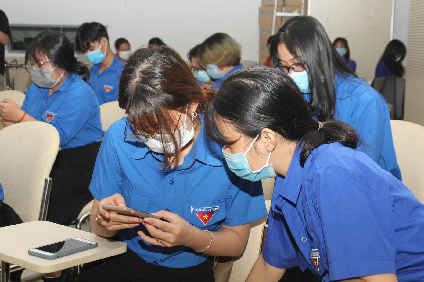 Các bạn đoàn viên thanh niên, sinh viên thi tài trực tuyến tại buổi khai mạc hội thi Các bạn đoàn viên thanh niên, sinh viên thi tài trực tuyến tại buổi khai mạc hội thi