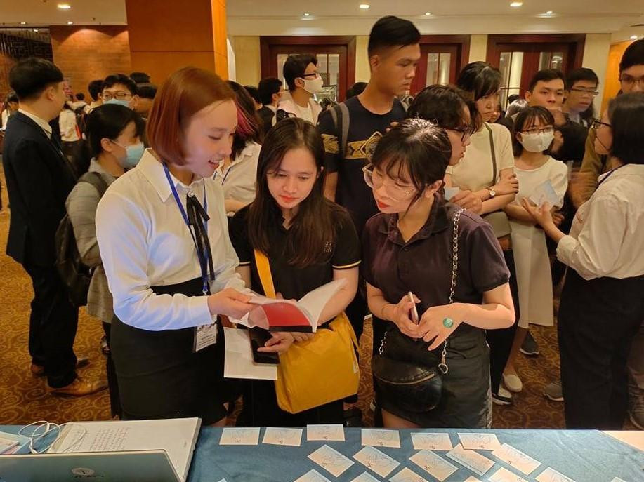 Nhật Tân giới thiệu về dự án bên lề cuộc thi VSIC 2020 Nhật Tân giới thiệu về dự án bên lề cuộc thi VSIC 2020