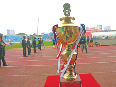 Chiếc Siêu cúp danh giá của bóng đá Việt Nam. Ảnh: Hồng Vĩnh