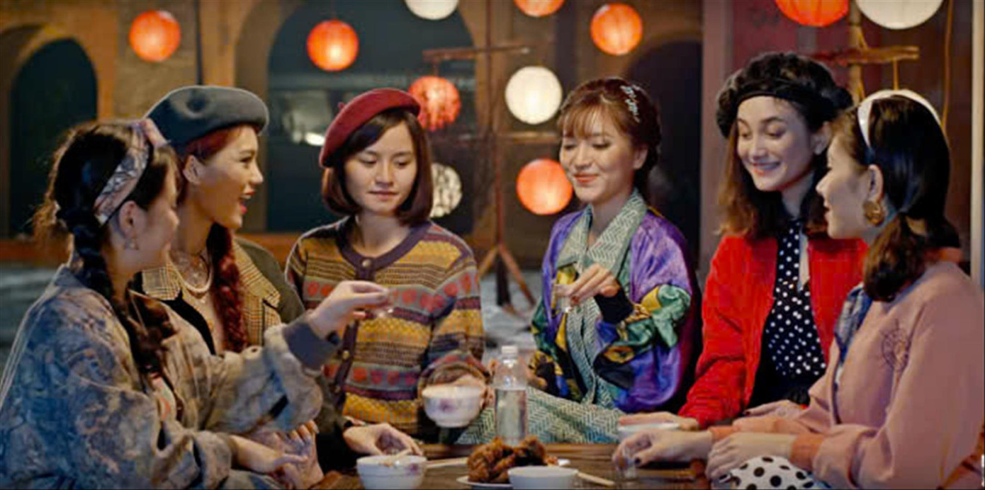 Cảnh trong MV Bao giờ lấy chồng của Bích Phương Cảnh trong MV Bao giờ lấy chồng của Bích Phương