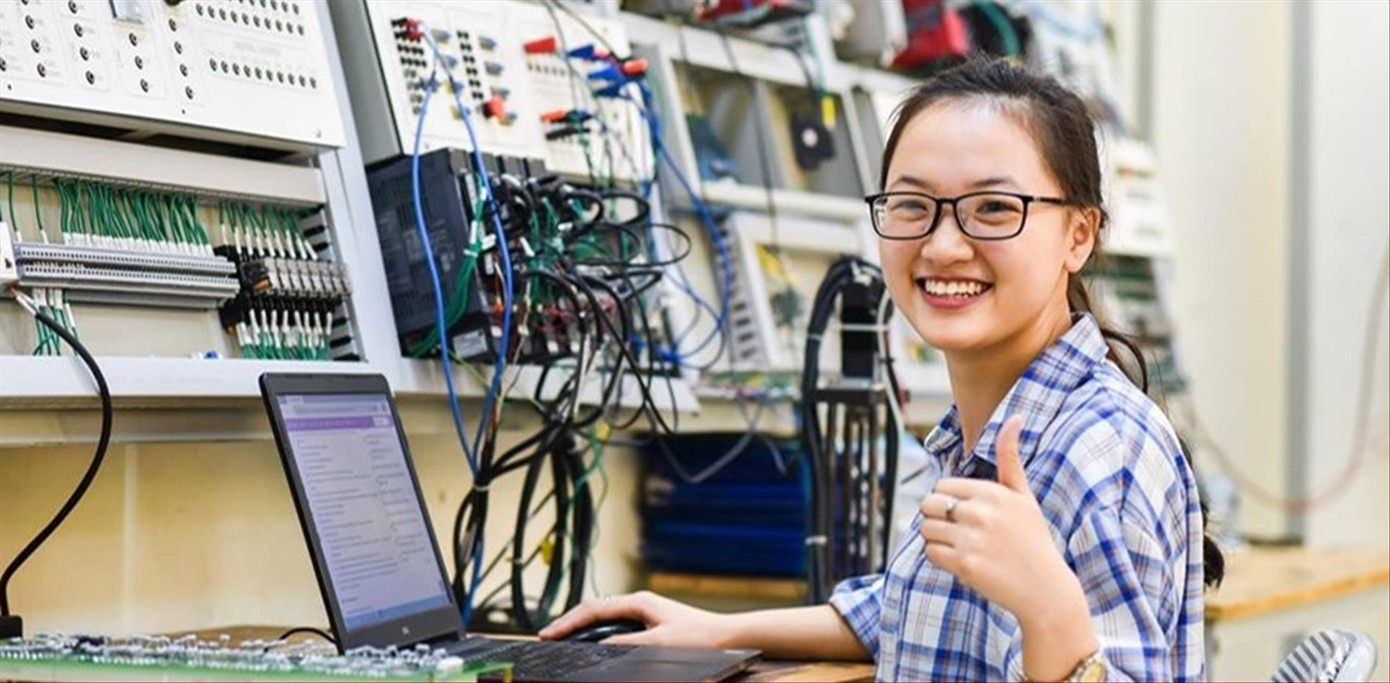 Sinh viên Trường Điện – Điện tử, ĐH Bách khoa Hà Nội Sinh viên Trường Điện – Điện tử, ĐH Bách khoa Hà Nội