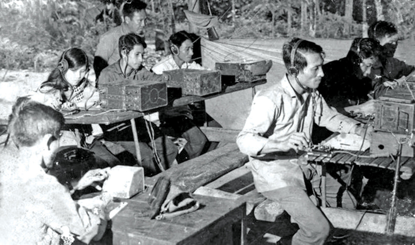 Phòng thu-phát tin, ảnh của Thông tấn xã Giải phóng tại chiến khu Dương Minh Châu (Tây Ninh). Ảnh TL/TTXGP