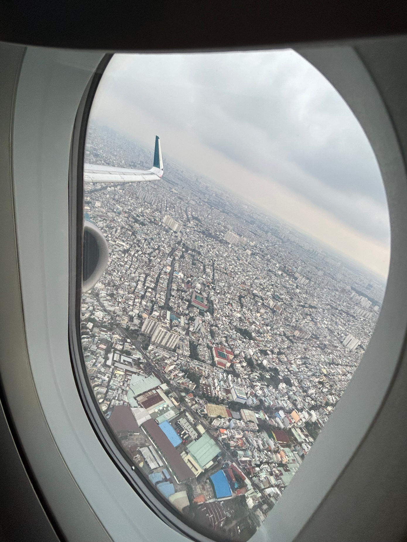 Một phần TP Hồ Chí Minh qua cửa sổ máy bay.