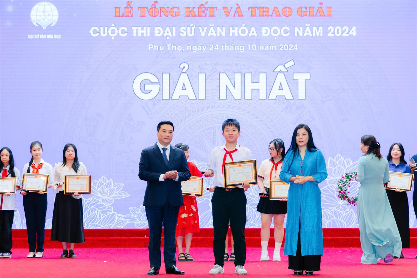 Nguyễn Hữu Minh Quang nhận giải Nhất Quốc gia cuộc thi Đại sứ Văn hóa đọc Nguyễn Hữu Minh Quang nhận giải Nhất Quốc gia cuộc thi Đại sứ Văn hóa đọc