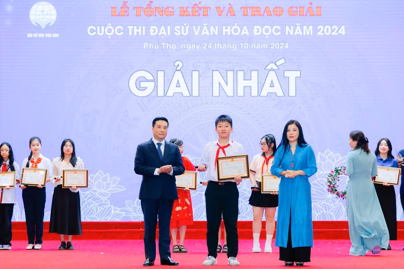 Nguyễn Hữu Minh Quang nhận giải Nhất Quốc gia cuộc thi Đại sứ Văn hóa đọc