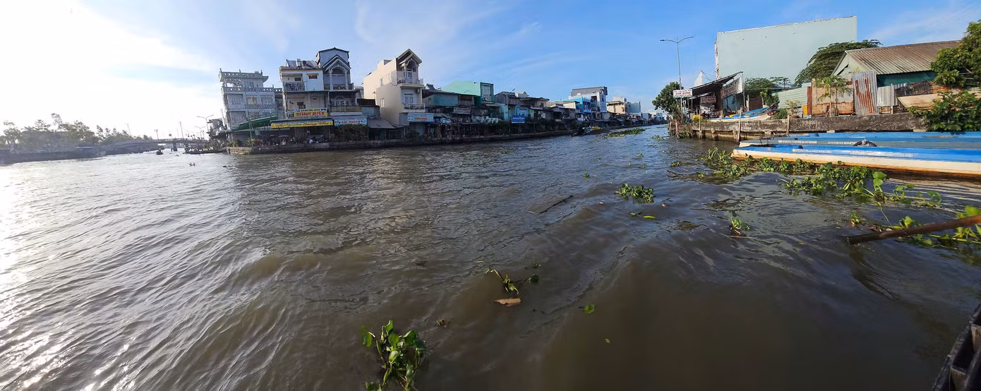 Chợ nổi Ngã Năm vắng vẻ, đìu hiu. Ảnh: Hòa Hội