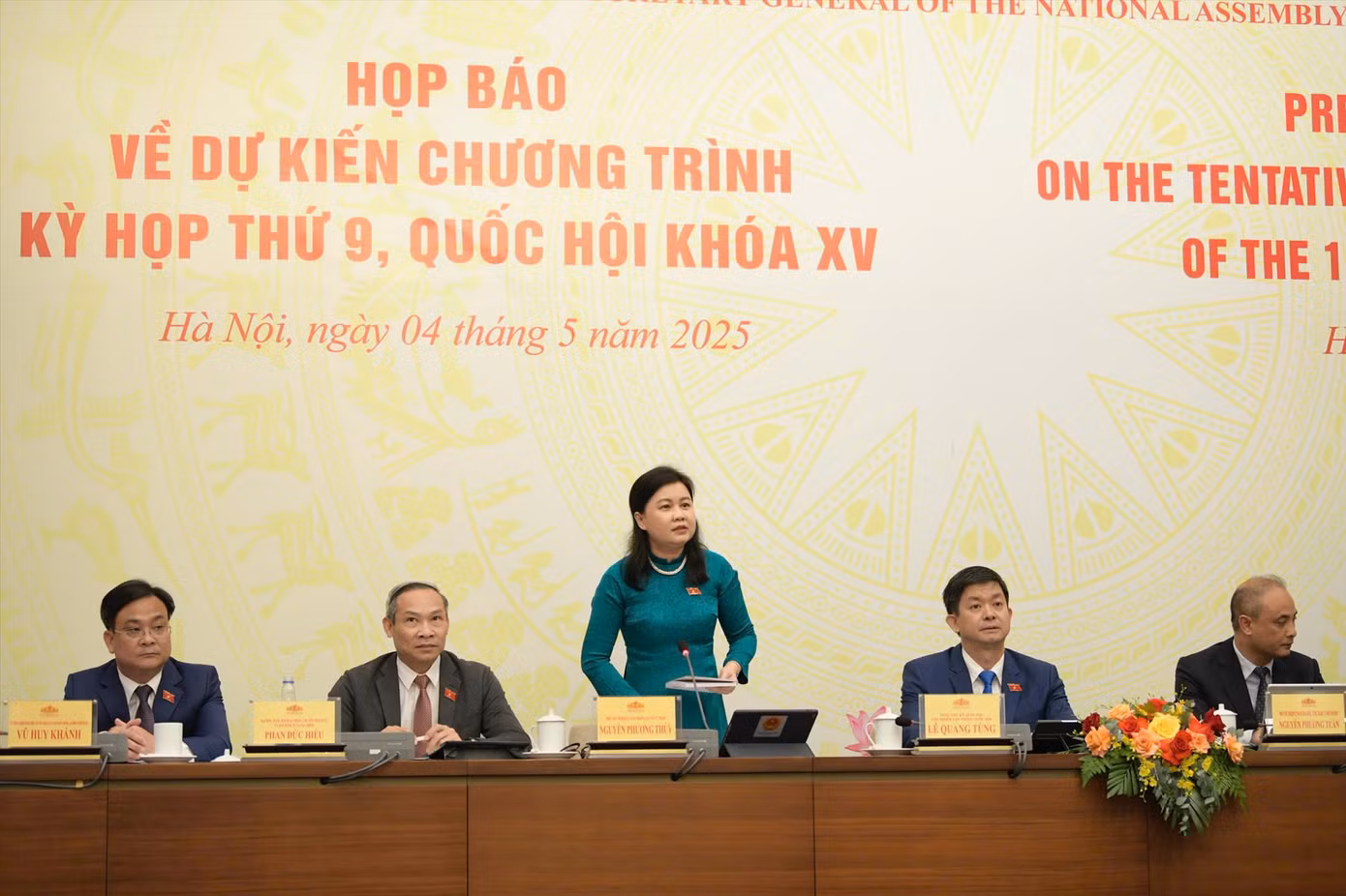 Phó Chủ nhiệm Ủy ban Pháp luật và Tư pháp Nguyễn Phương Thủy (đứng). Ảnh: Như Ý