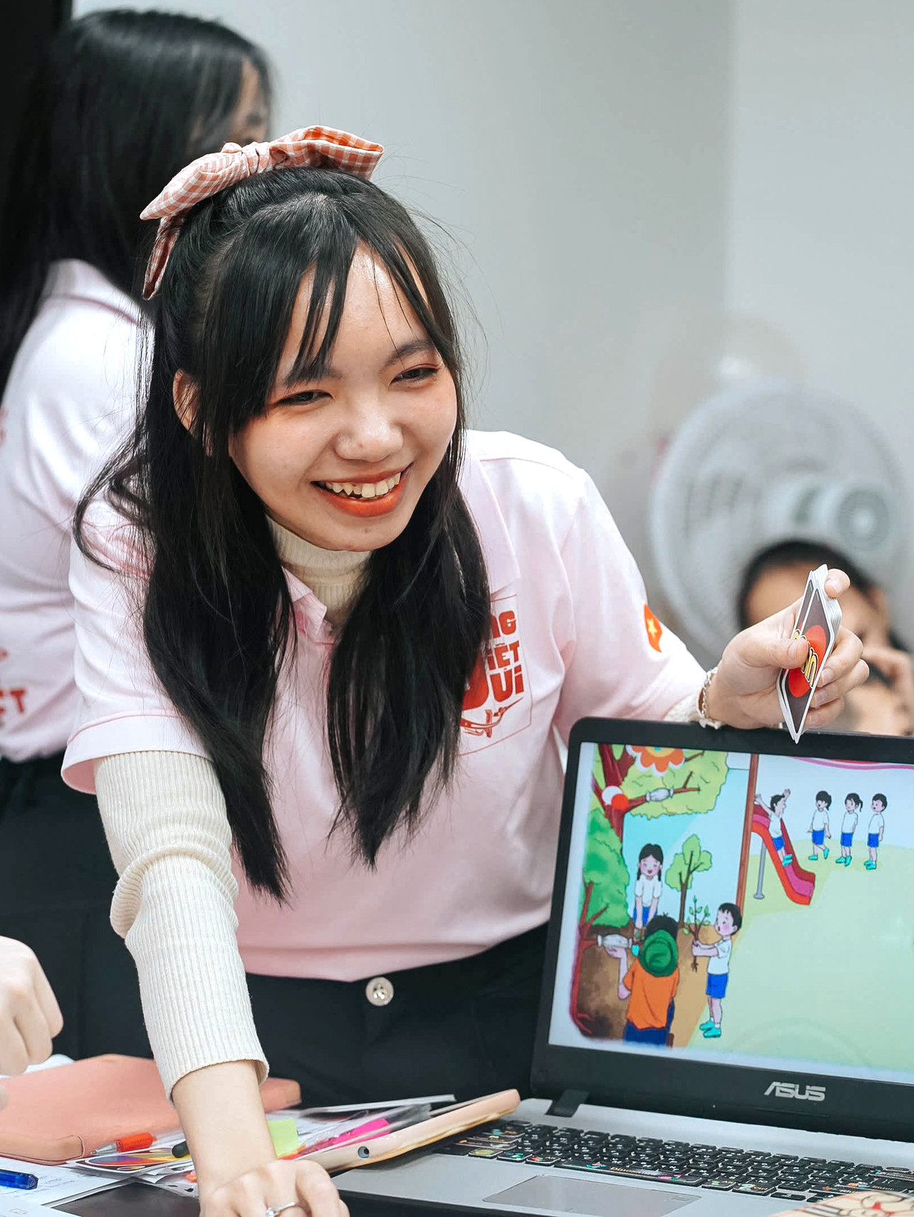 Bạn Đinh Lê Mộng Thủy trực tiếp giảng dạy trong chương trình Bạn Đinh Lê Mộng Thủy trực tiếp giảng dạy trong chương trình