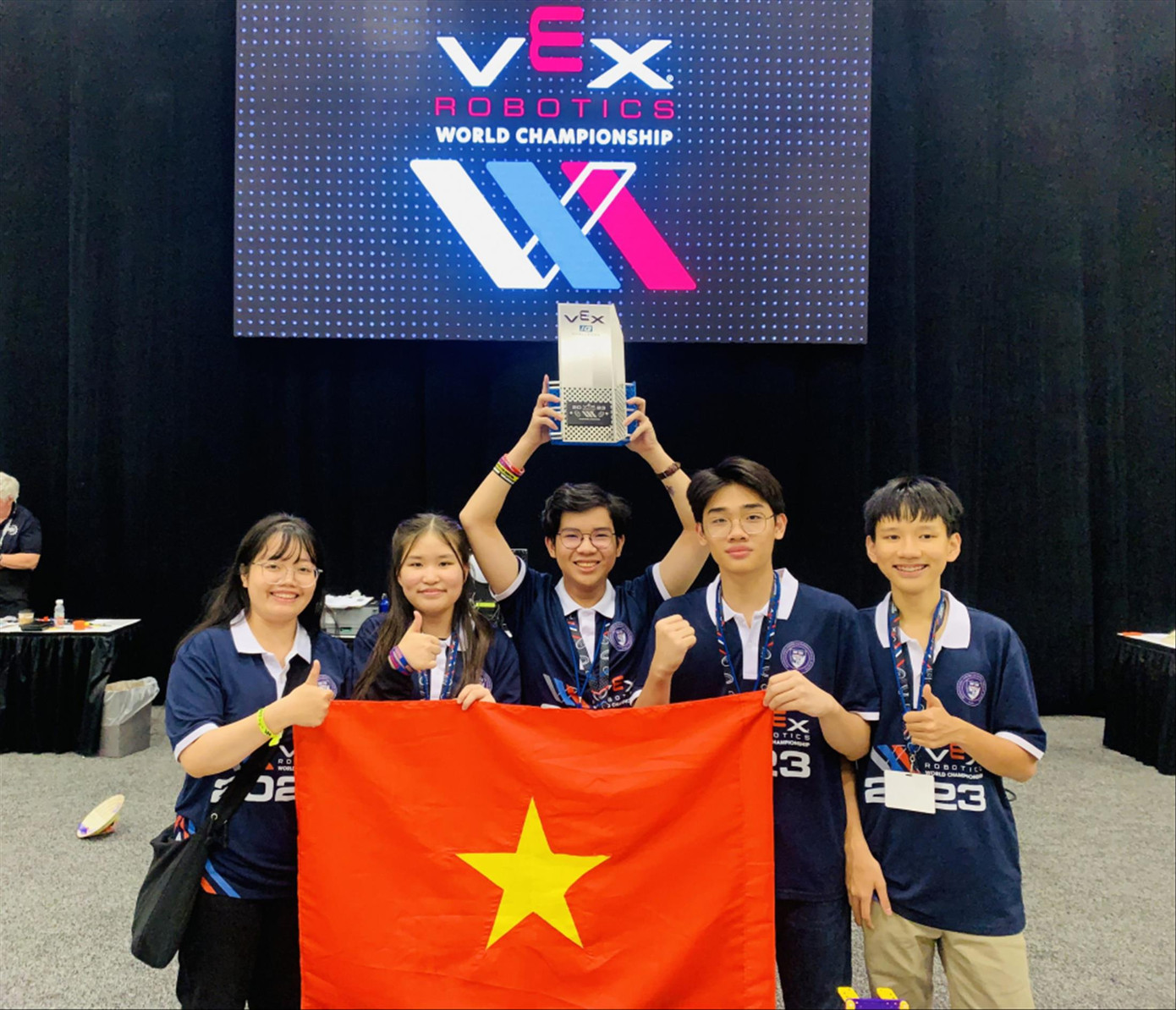 Đội tuyển đến từ Việt Nam đã giành Giải Truyền cảm hứng (Inspire Award) tại cuộc thi VEX World Championship 2023 (Giải đấu Robotics Quốc tế được tổ chức thường niên tại Hoa Kỳ). Đây là một trong những hoạt động của STEAM for Vietnam.