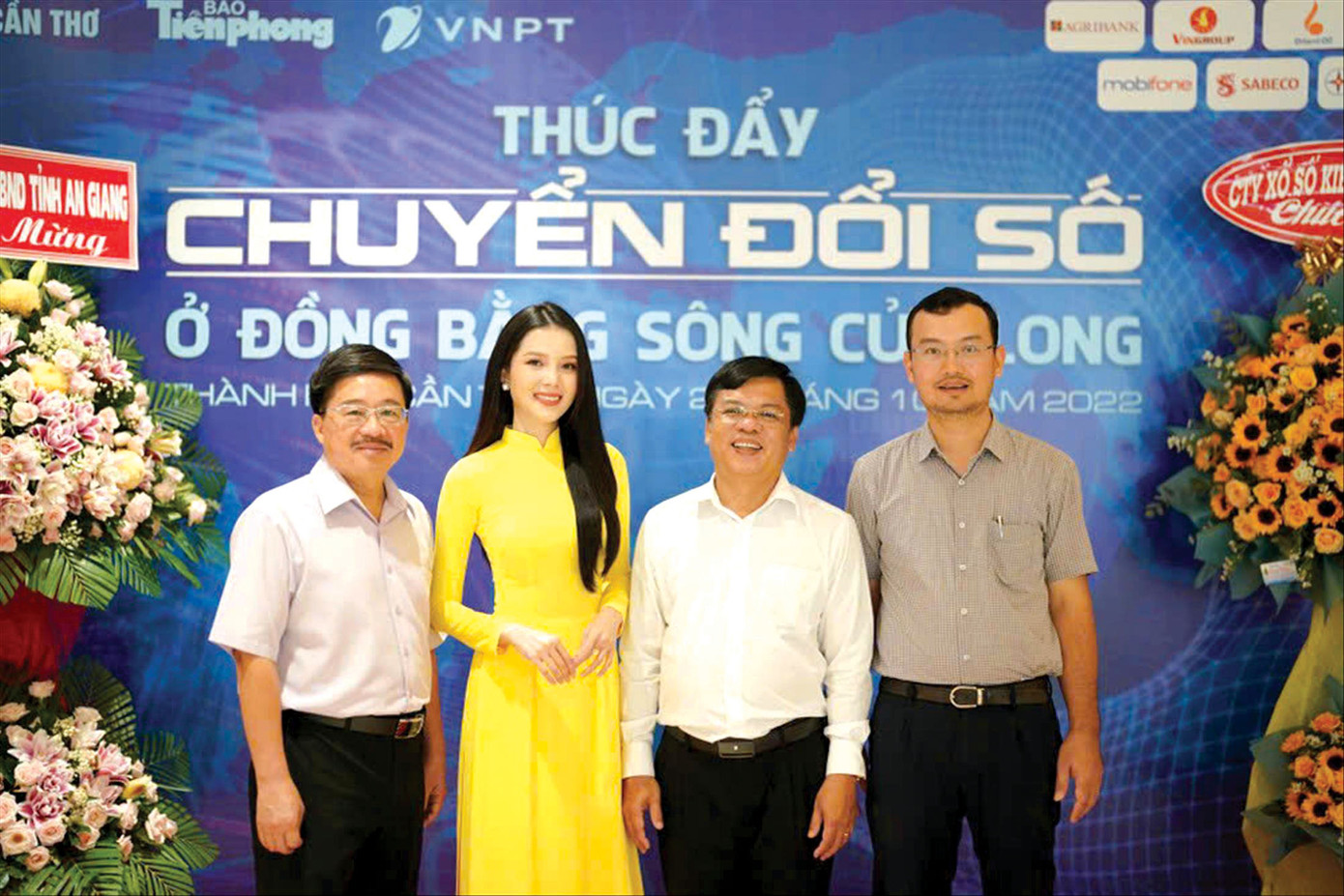 Tác giả Nguyễn Ngọc Tiến, Trưởng Ban Thời sự (ngoài cùng bên phải) tại Hội thảo thúc đẩy chuyển đổi số vùng ĐBSCL